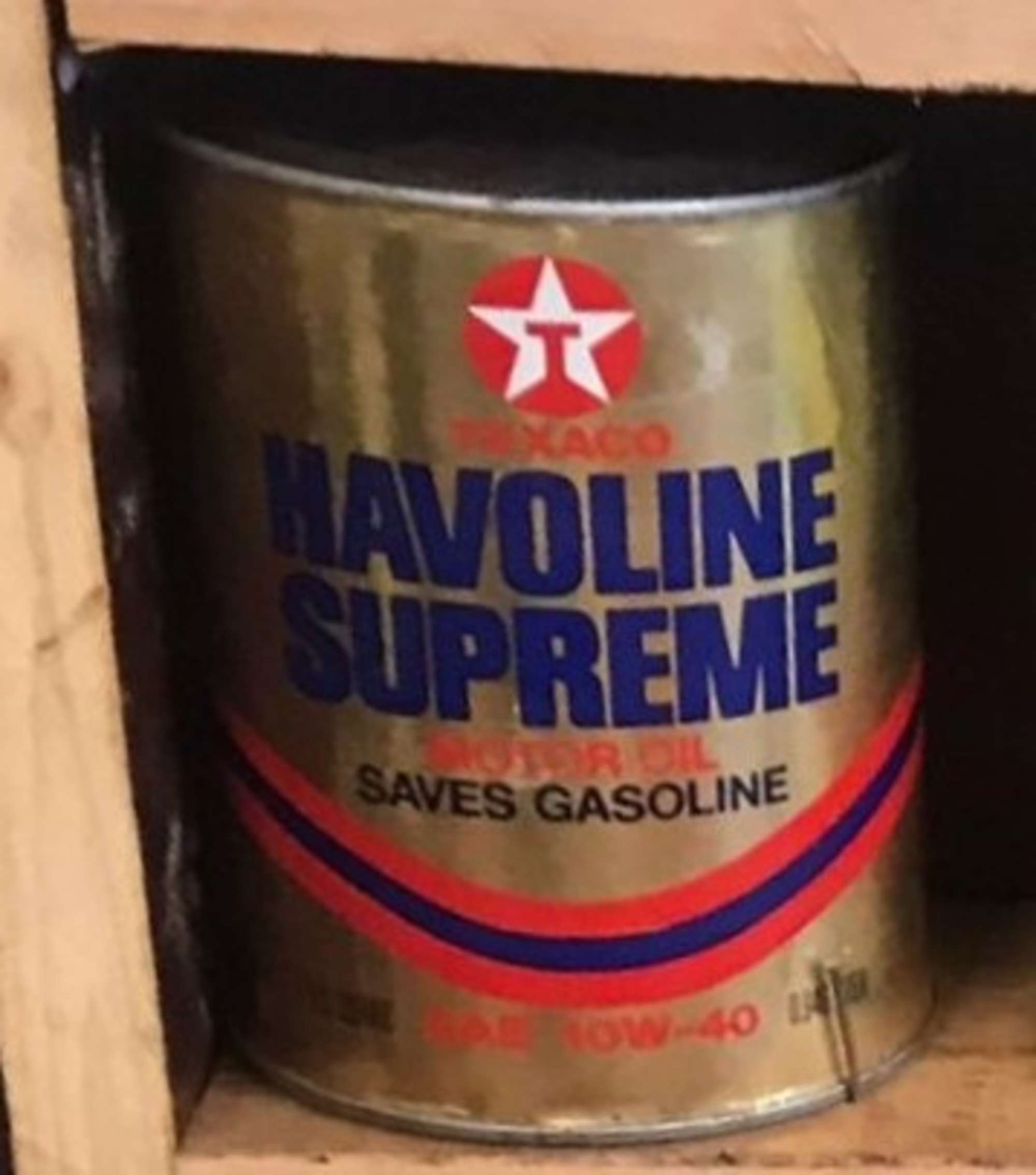 A Collection of New/Old Stock US-Quart Oil Cans -Sold