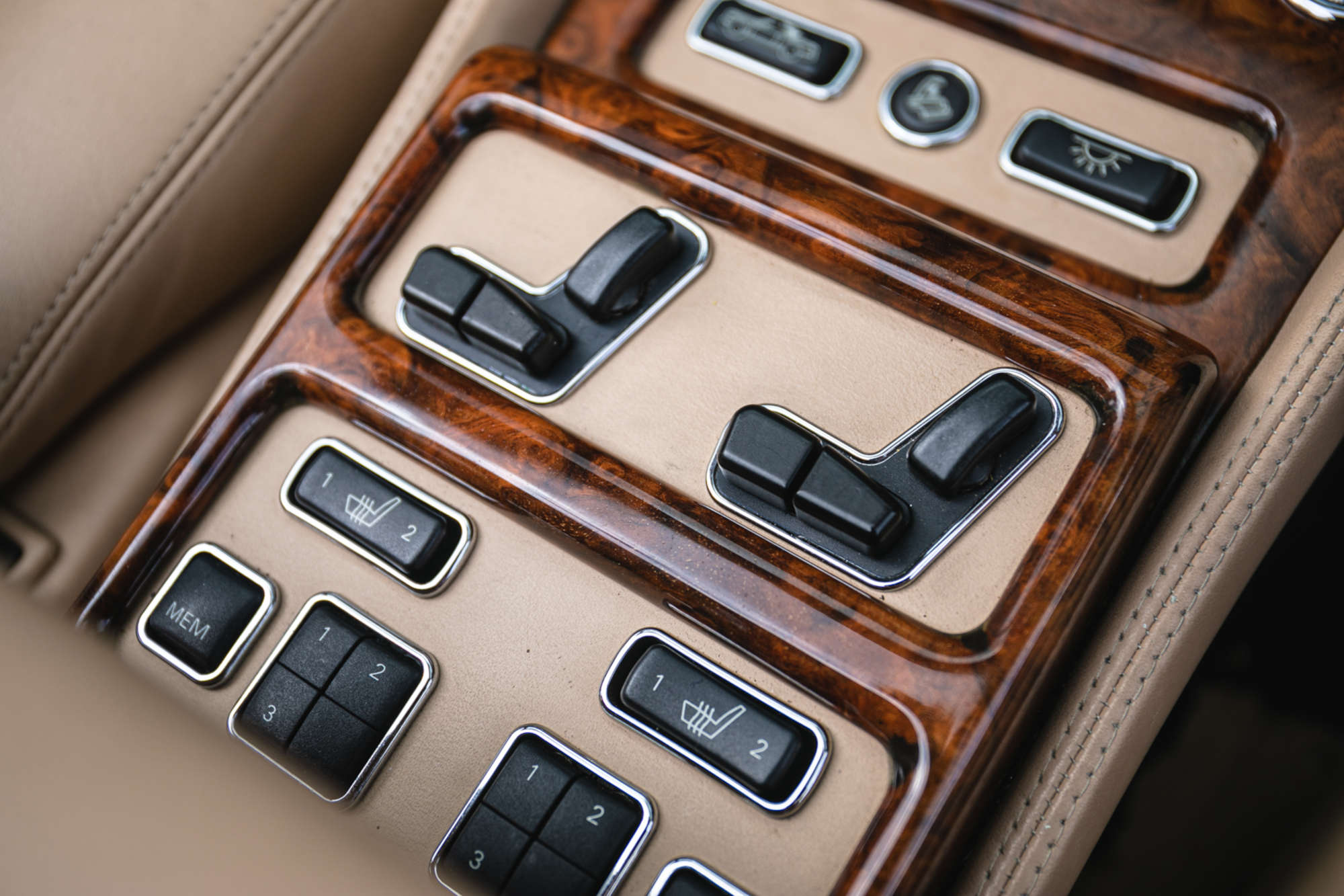 2001 Rolls-Royce Corniche V-Sold