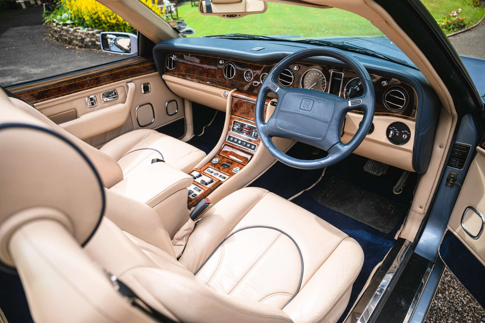 2001 Rolls-Royce Corniche V-Sold