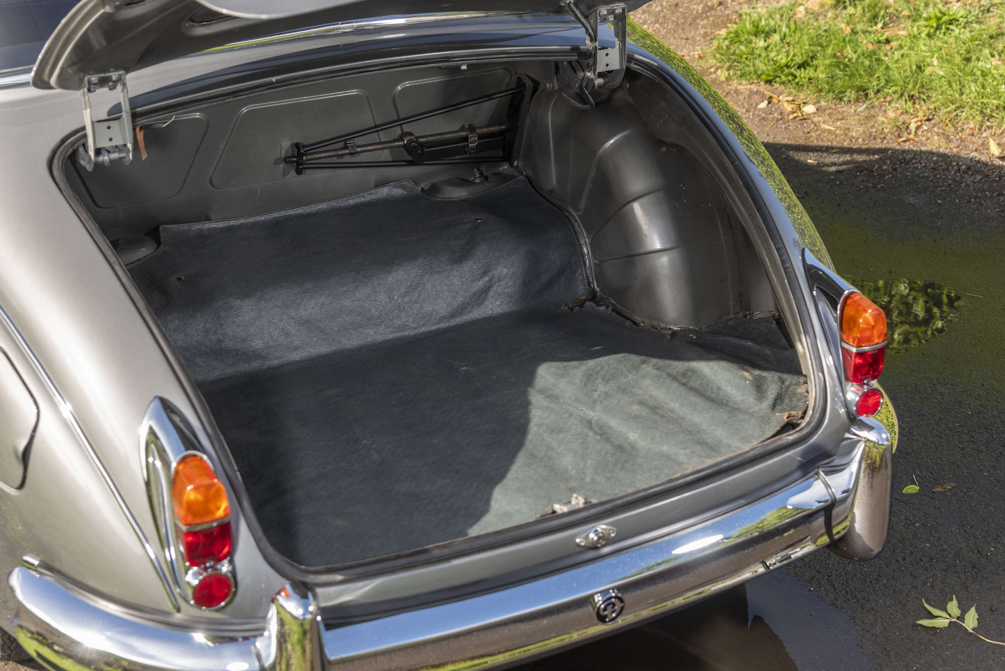 1965 Daimler 2½-Litre V8 Saloon -Sold