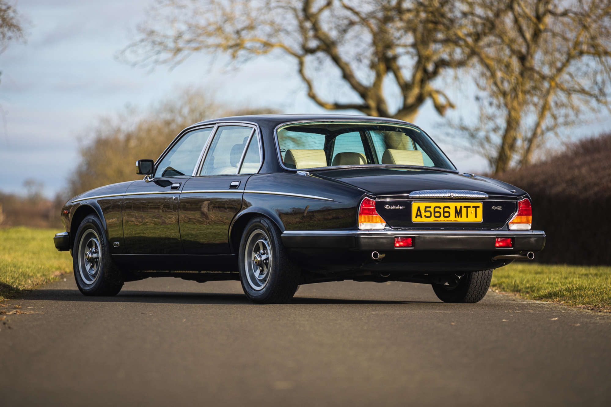 1983 Daimler Sovereign 4.2-Litre Vanden Plas - 7,700 miles-Auction Lot