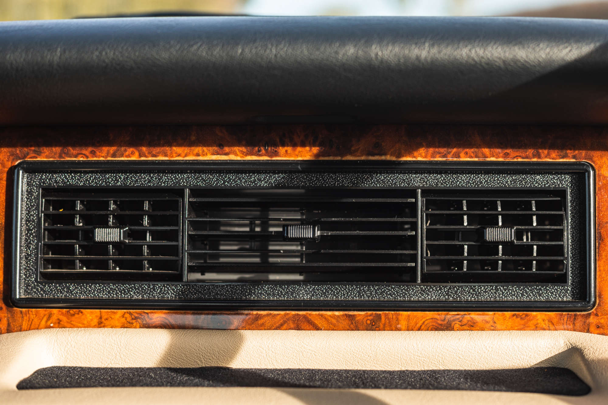 1983 Daimler Sovereign 4.2-Litre Vanden Plas - 7,700 miles-Auction Lot