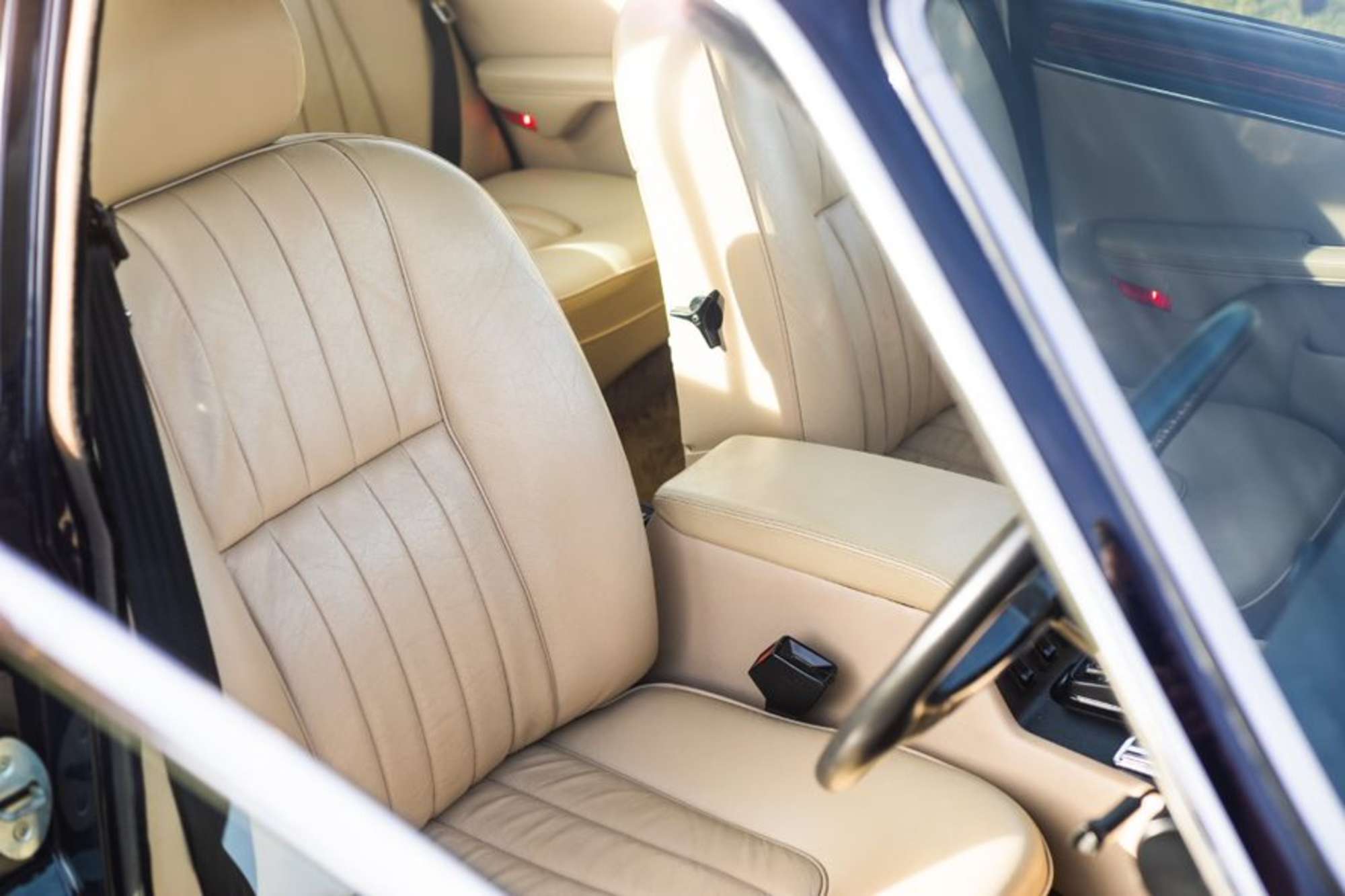 1983 Daimler Sovereign 4.2-Litre Vanden Plas - 7,700 miles-Auction Lot