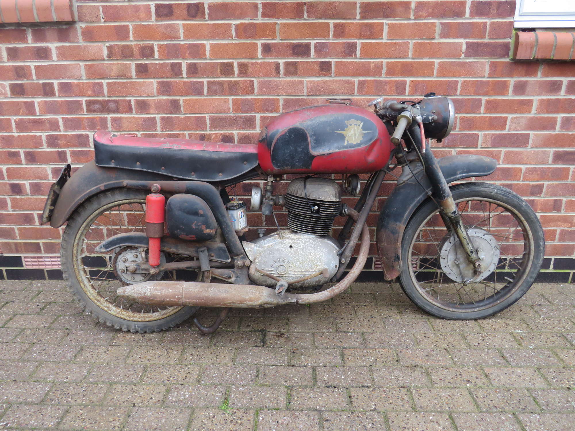 iconic-auctioneers-c-1957-mv-agusta-175-cst-175cc-sold