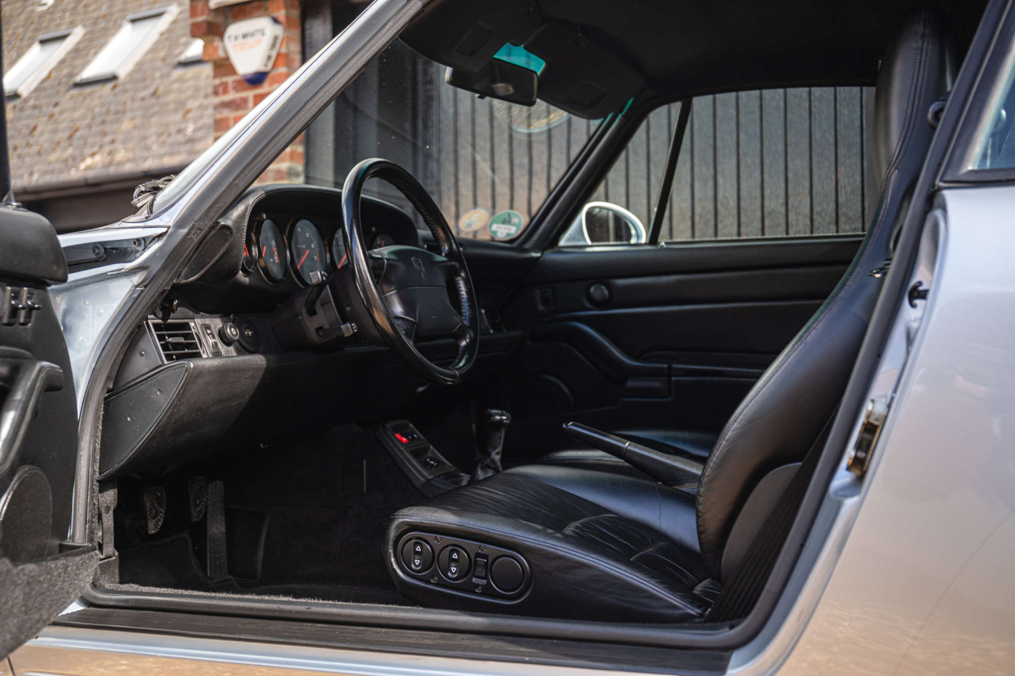 1995 Porsche 911 (993) Carrera 2-Sold