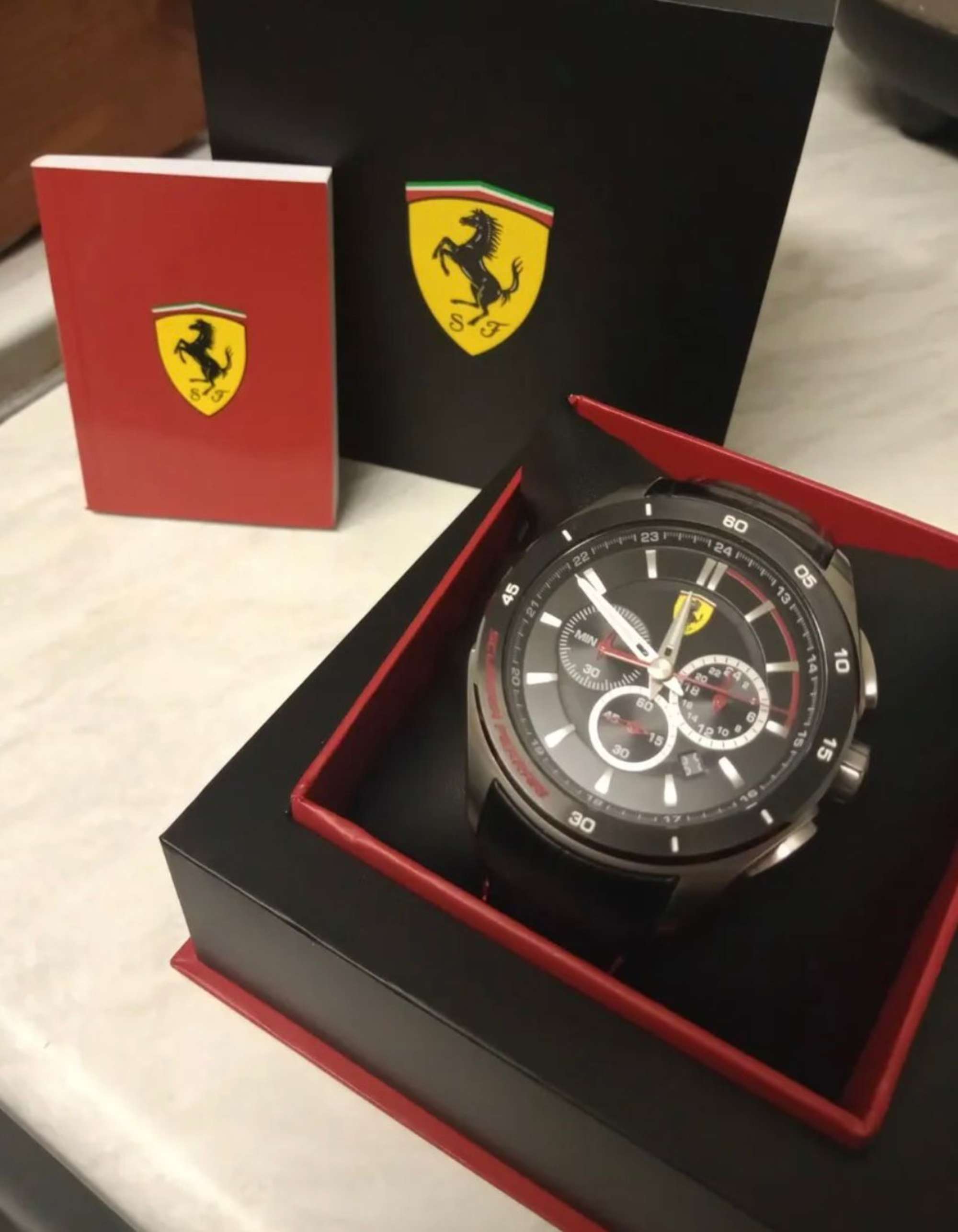 A Fine Scuderia Ferrari 0830623 Mens Sports Watch 