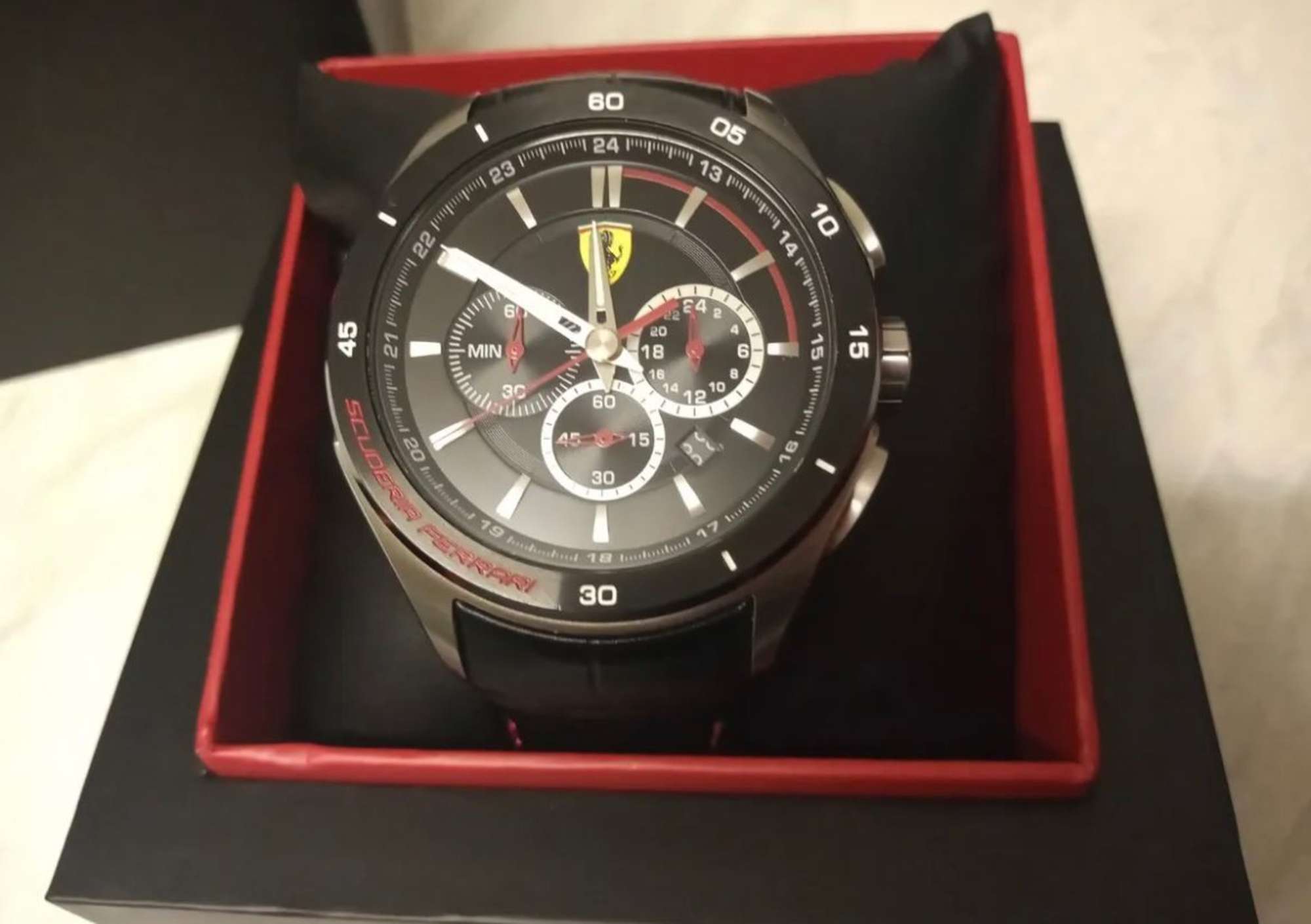 A Fine Scuderia Ferrari 0830623 Mens Sports Watch 
