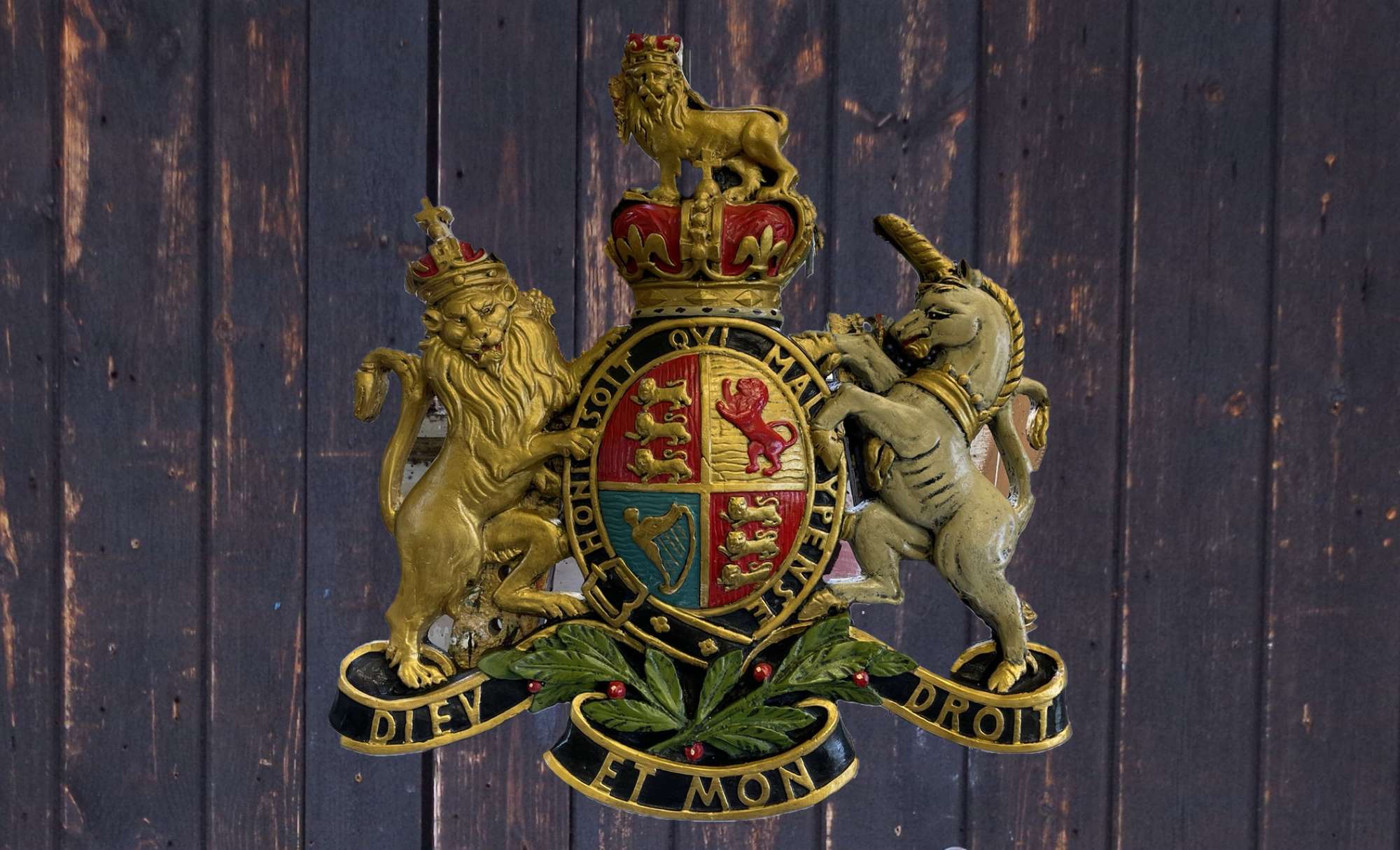 Hand Painted 'Royal' Coat of Arms of the United Kingdom  