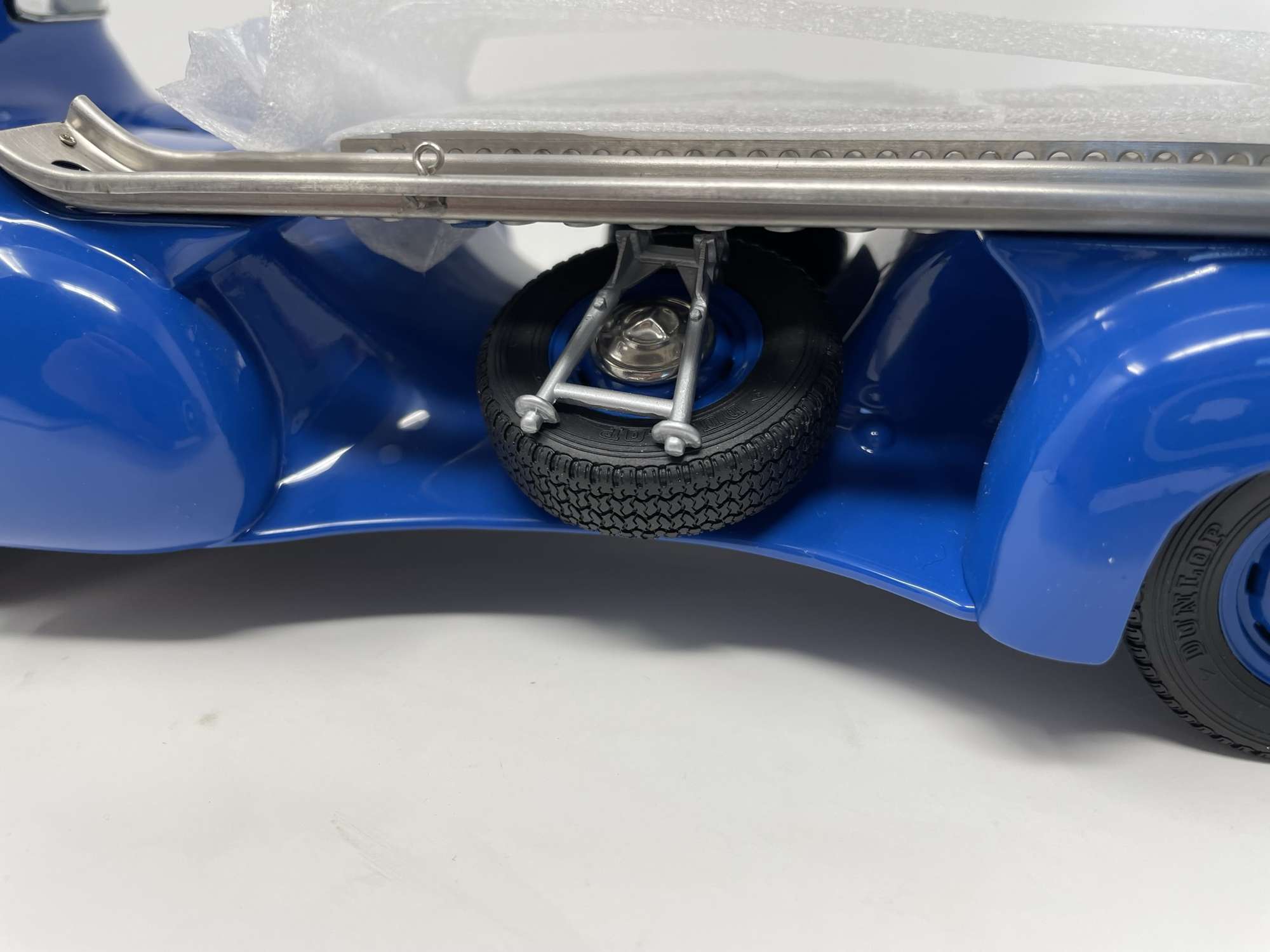 CMC 1954 Mercedes-Benz Renntransporter 1:18th Scale Model