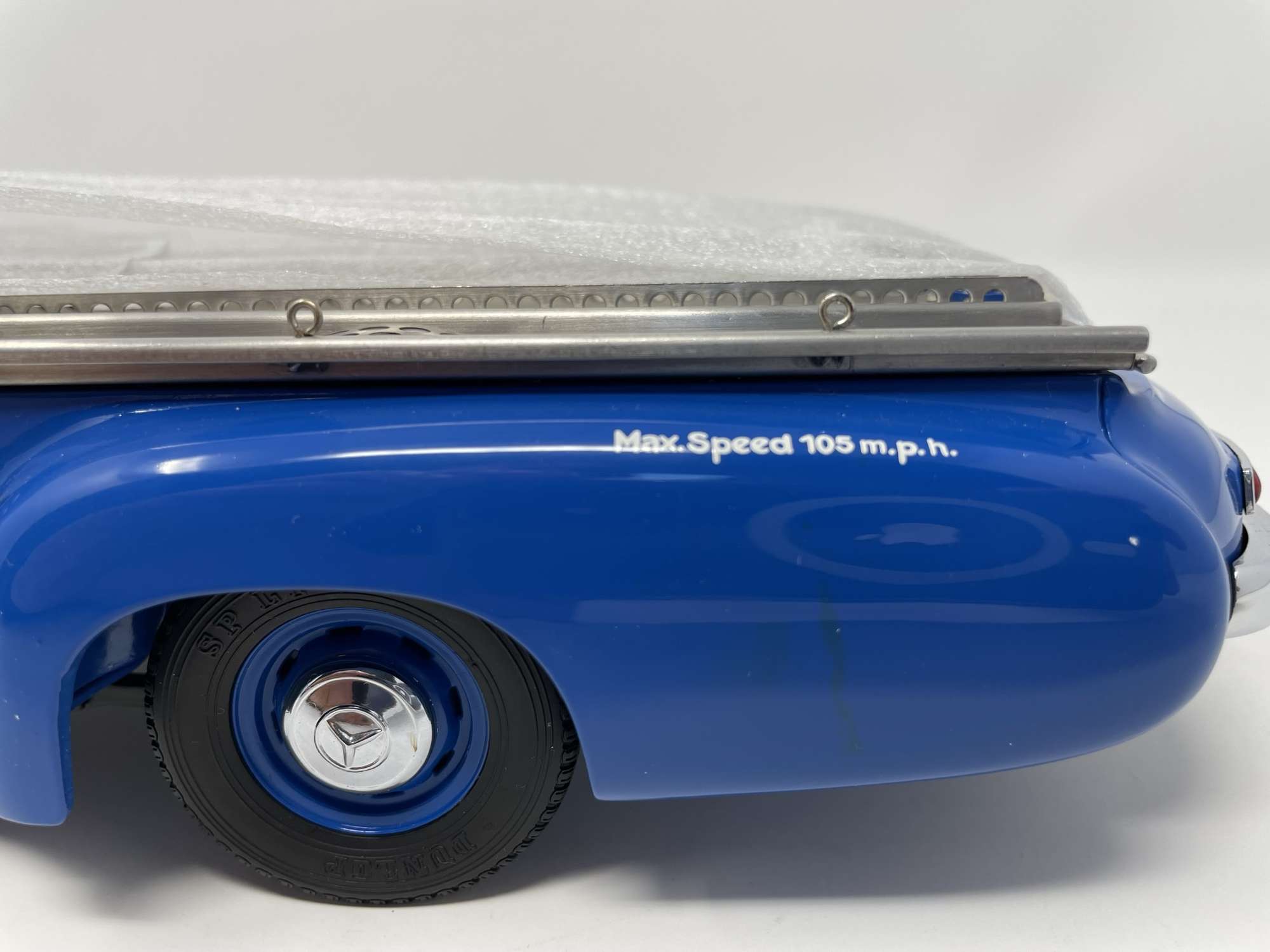 CMC 1954 Mercedes-Benz Renntransporter 1:18th Scale Model