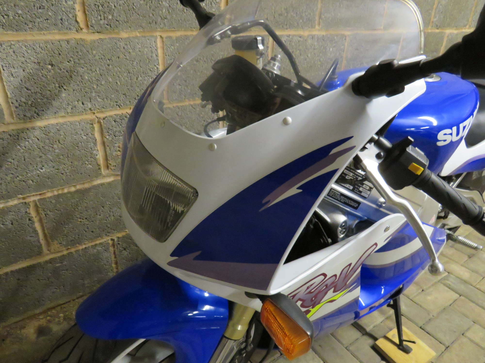 1995 Suzuki RGV250R 249cc-Sold