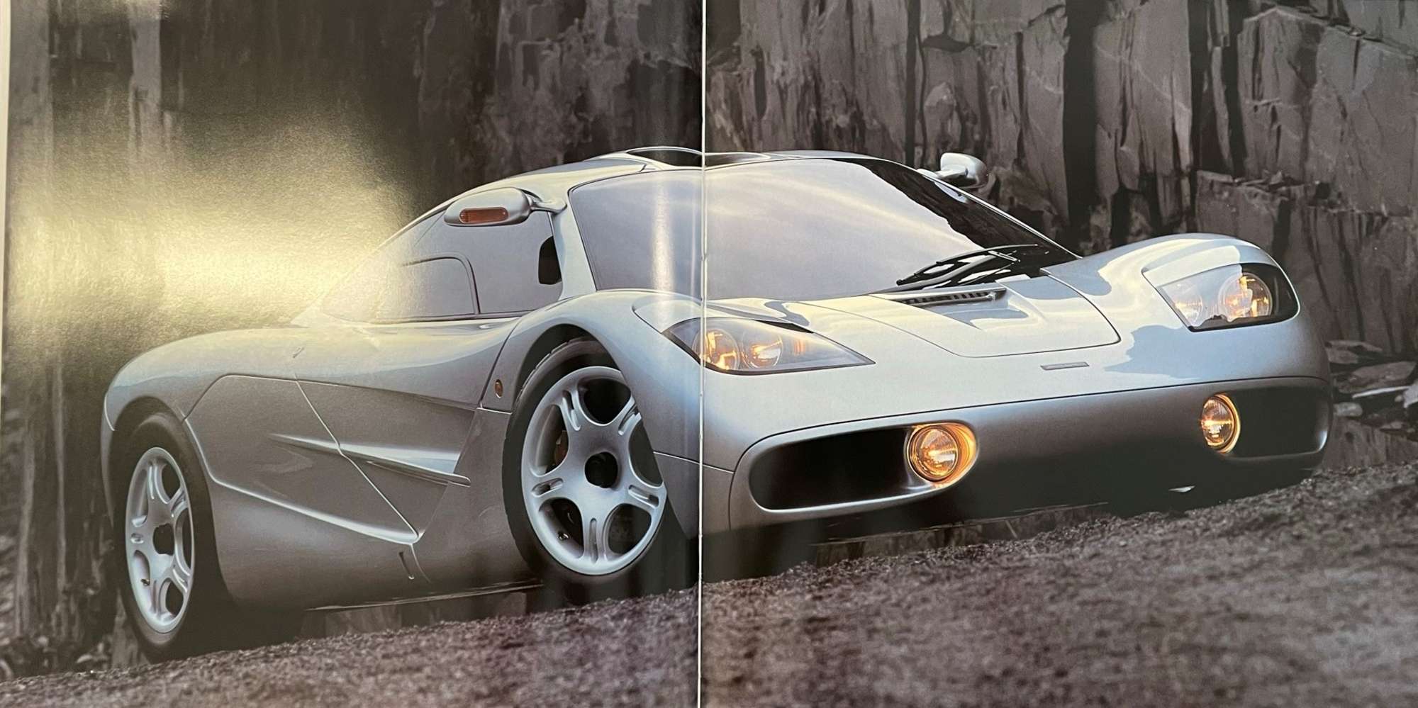 McLaren F1 1992 Launch Brochure in Paperback 