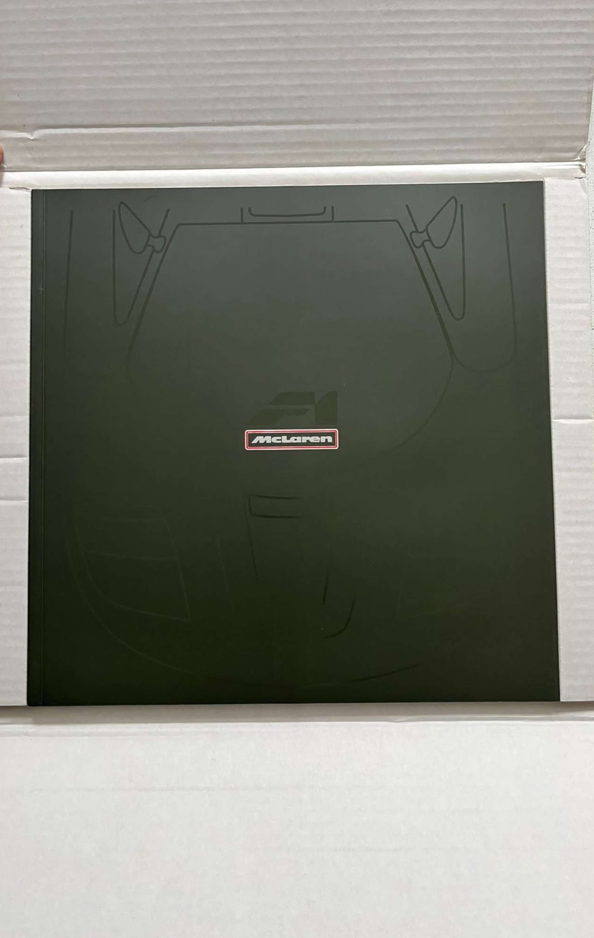 McLaren F1 1992 Launch Brochure in Paperback 