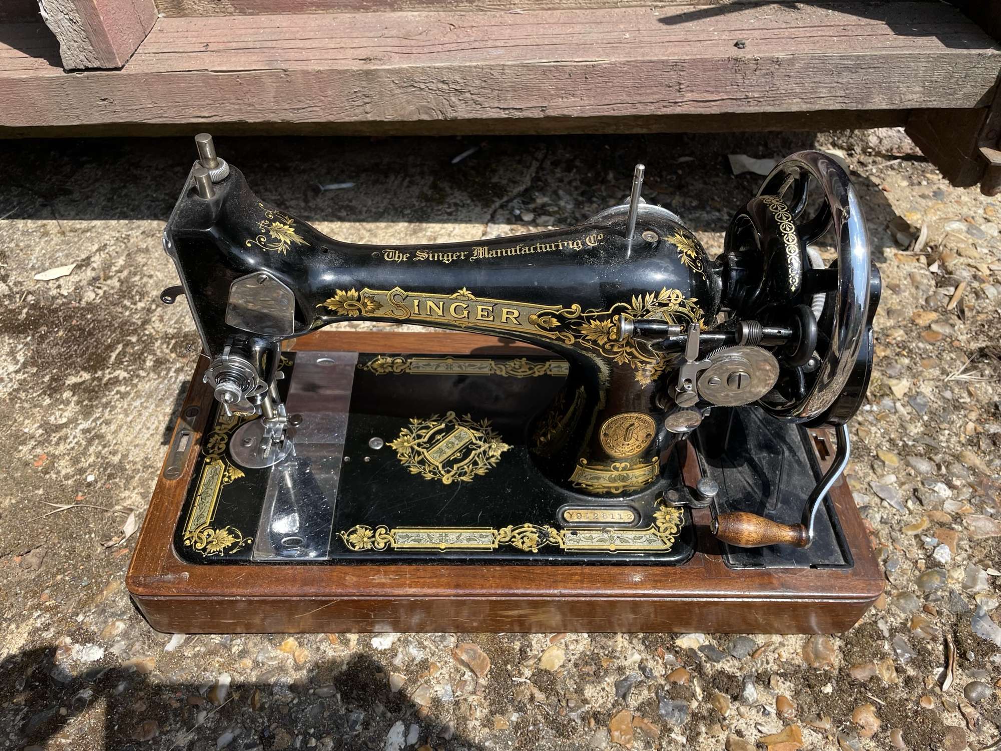 Antique (Circa 1920s) Crank-Handle Singer Sewing Machine in Box 