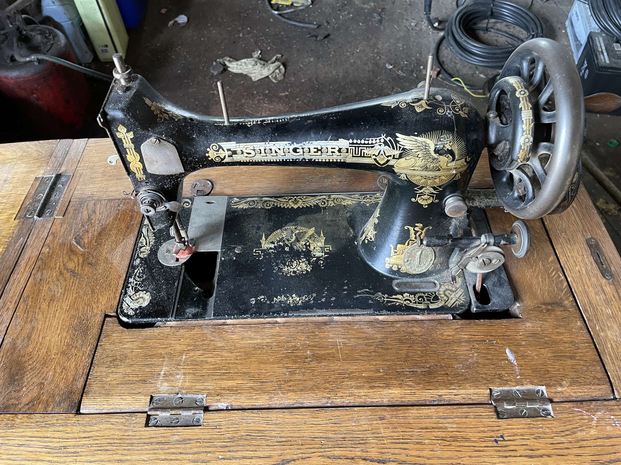 Singer Sewing Machine in Cabinet 