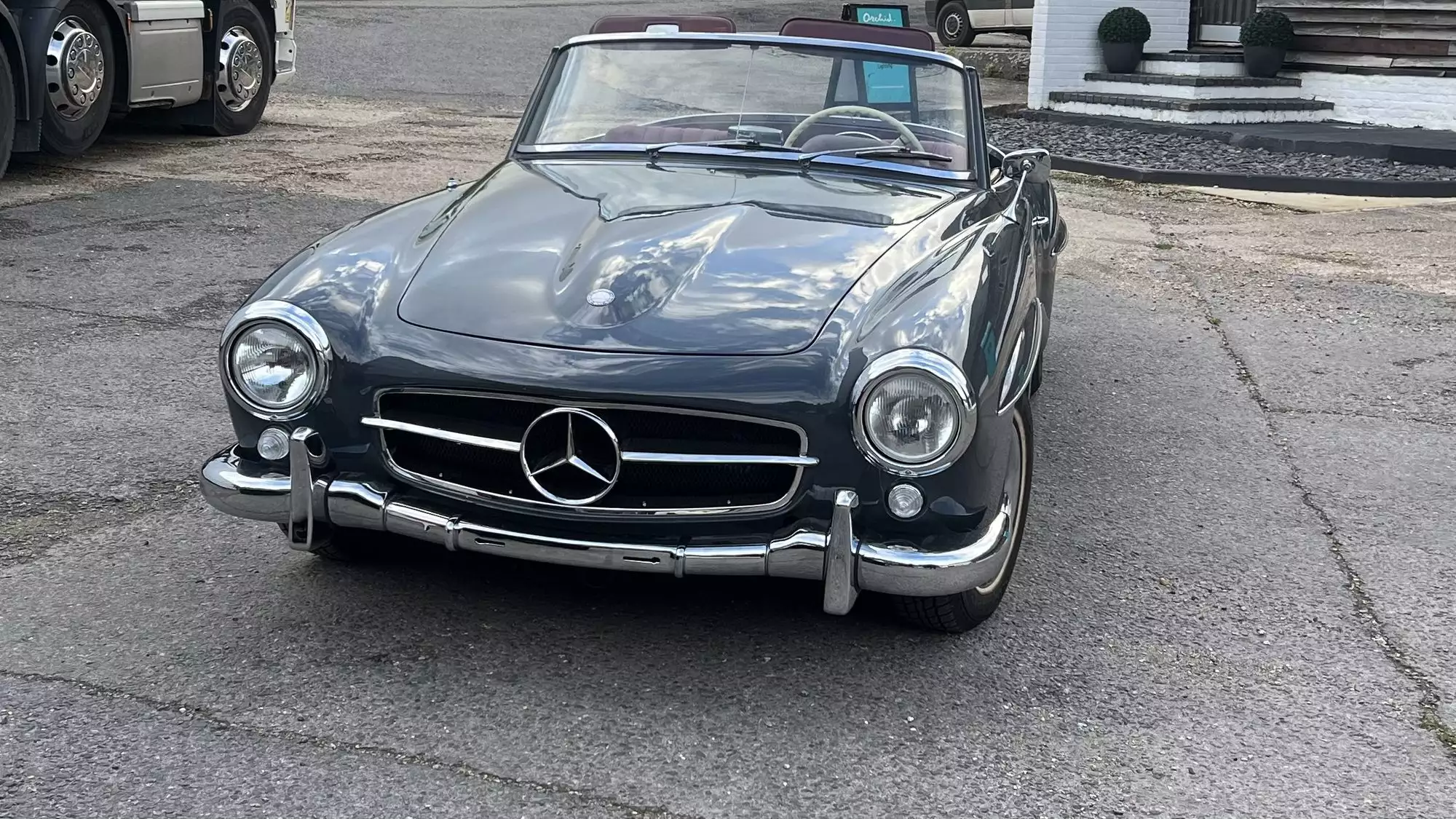 1961 Mercedes-Benz 190 SL-Sold