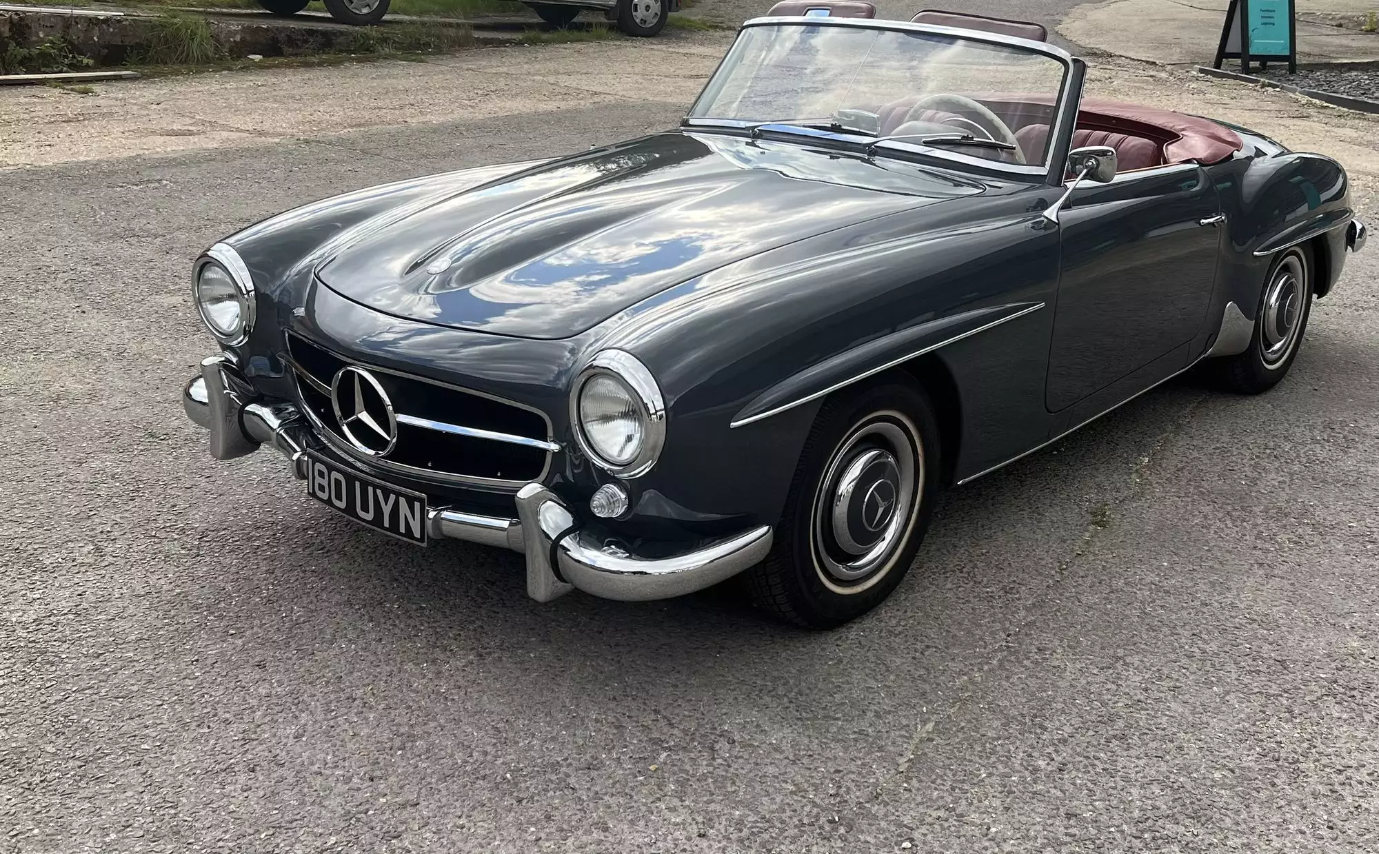 1961 Mercedes-Benz 190 SL-Sold