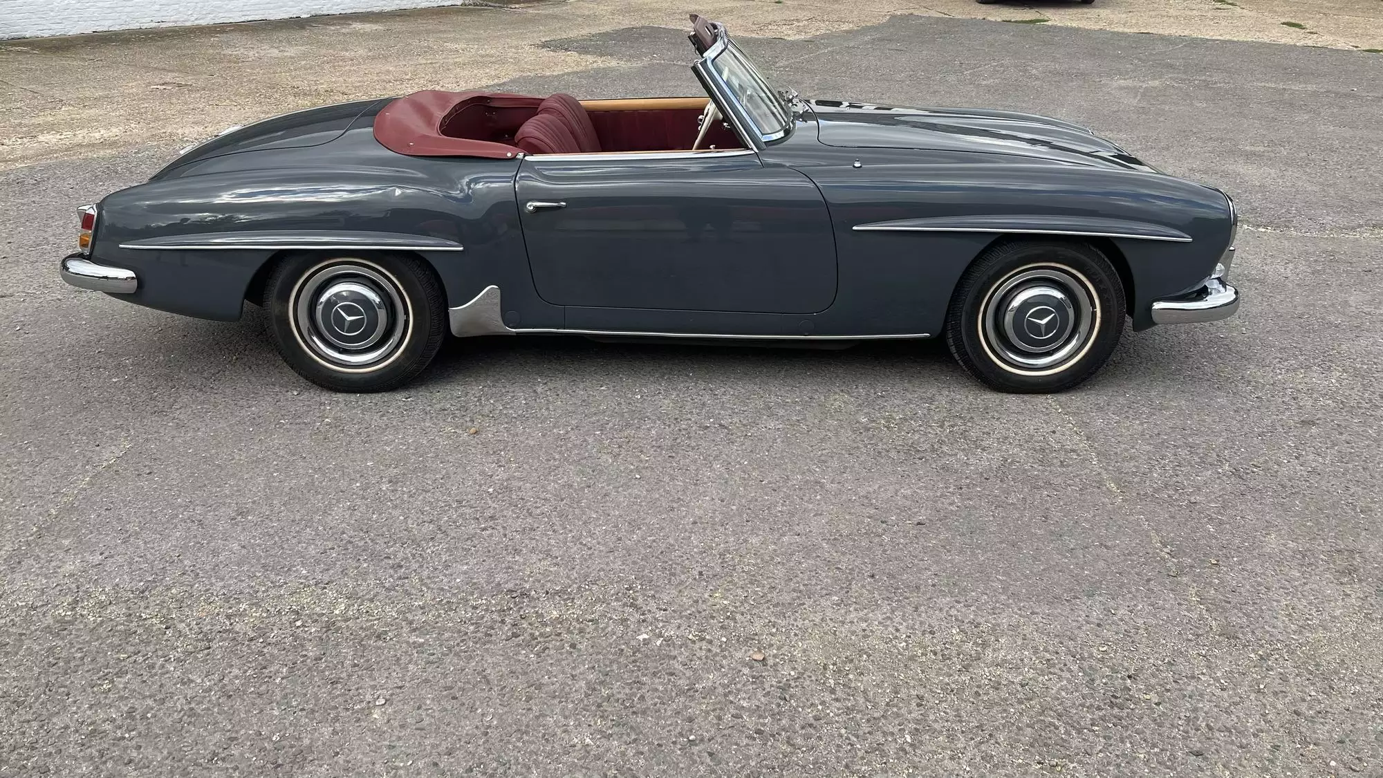 1961 Mercedes-Benz 190 SL-Sold
