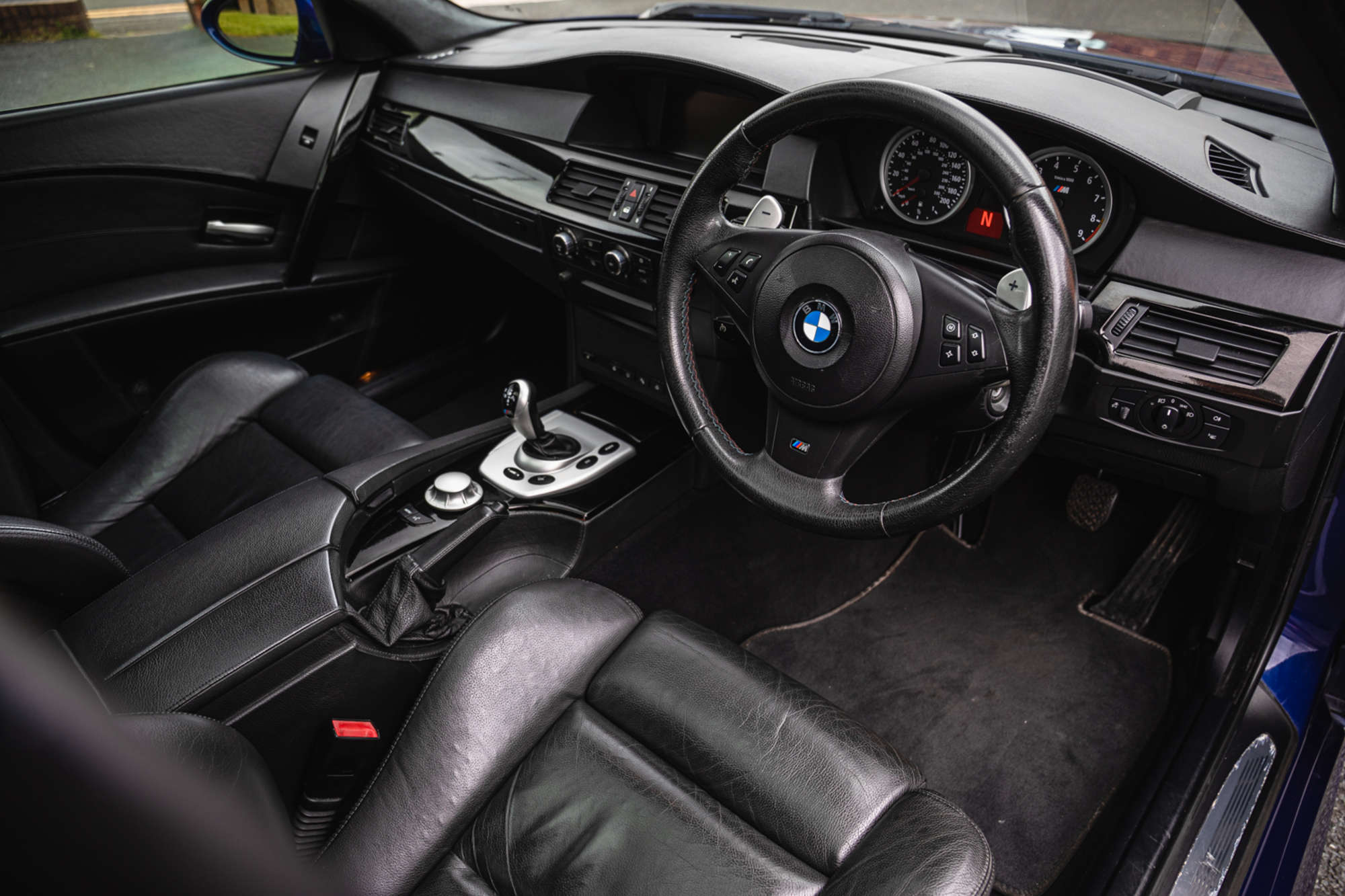 2005 BMW M5 V10 (E60)