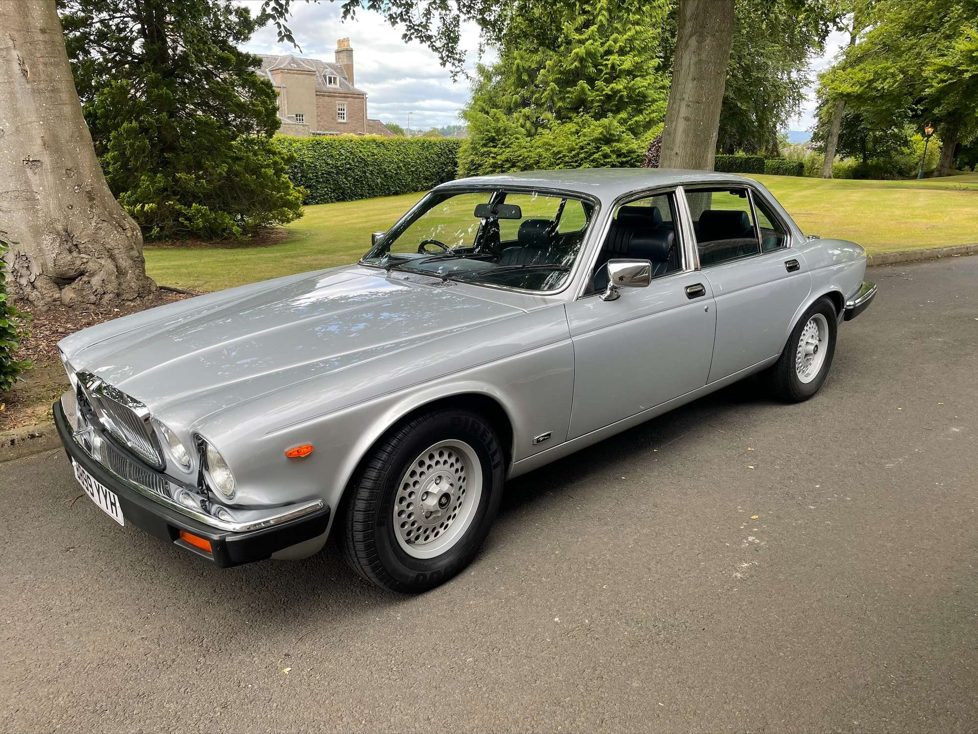 1985 Jaguar Sovereign HE 5.3-Litre V12 Auto 