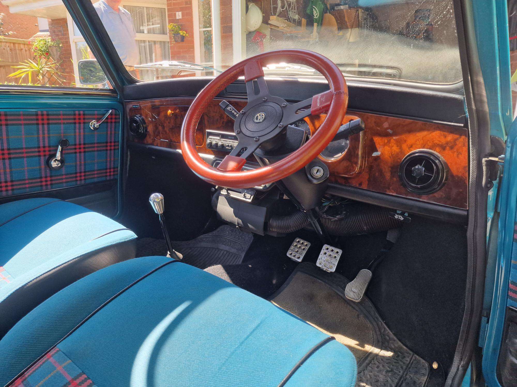 1995 Rover Mini Sidewalk