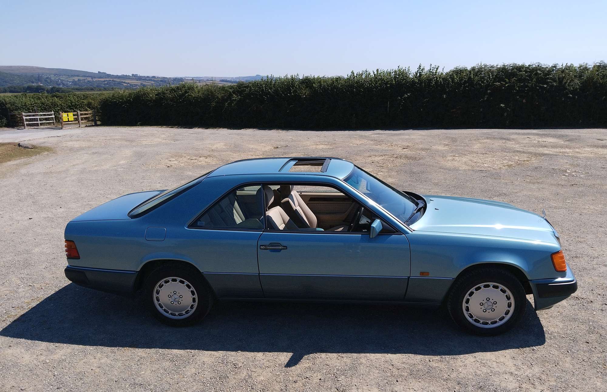 1990 Mercedes-Benz 230CE (W124)