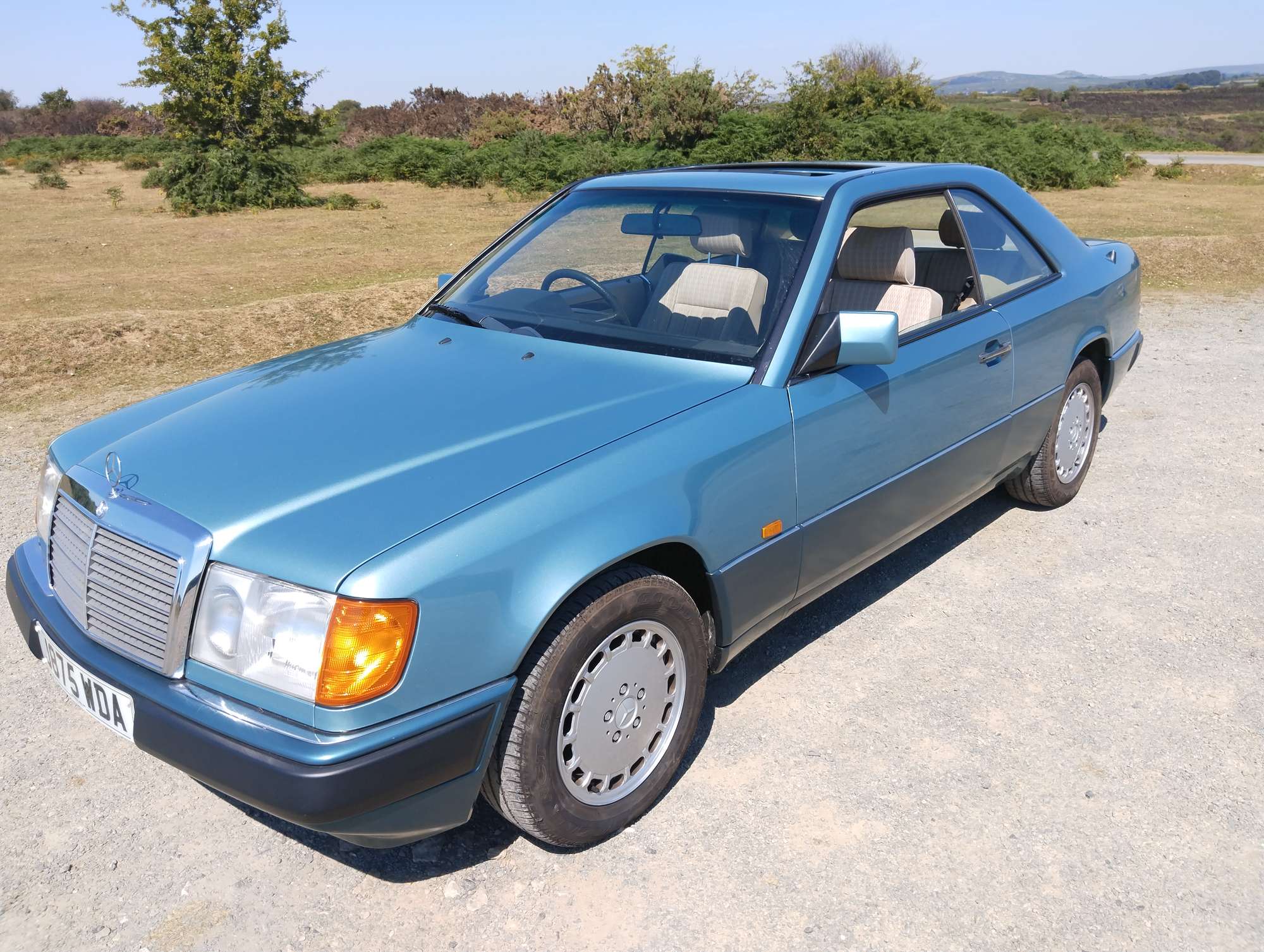 1990 Mercedes-Benz 230CE (W124)