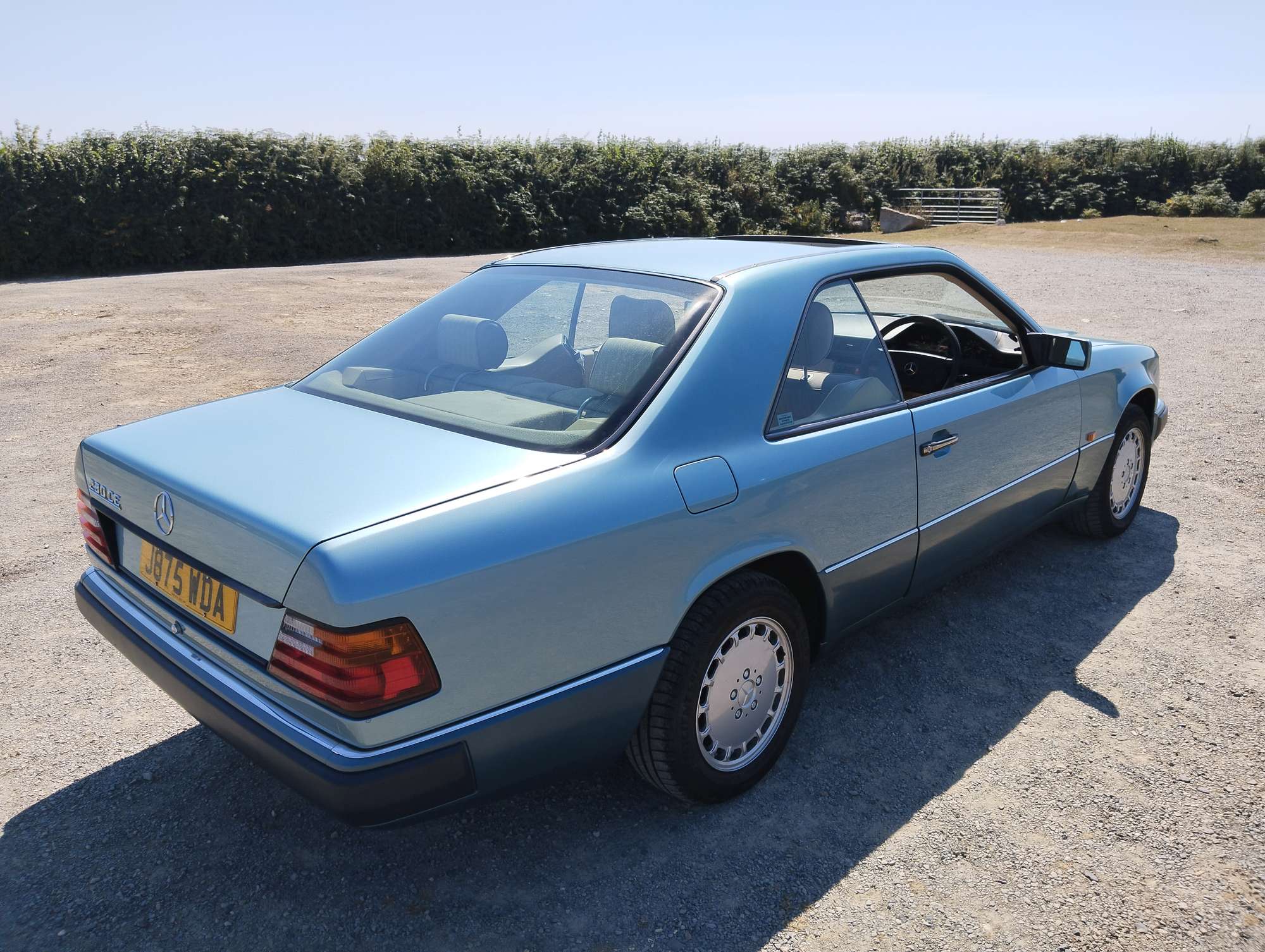 1990 Mercedes-Benz 230CE (W124)