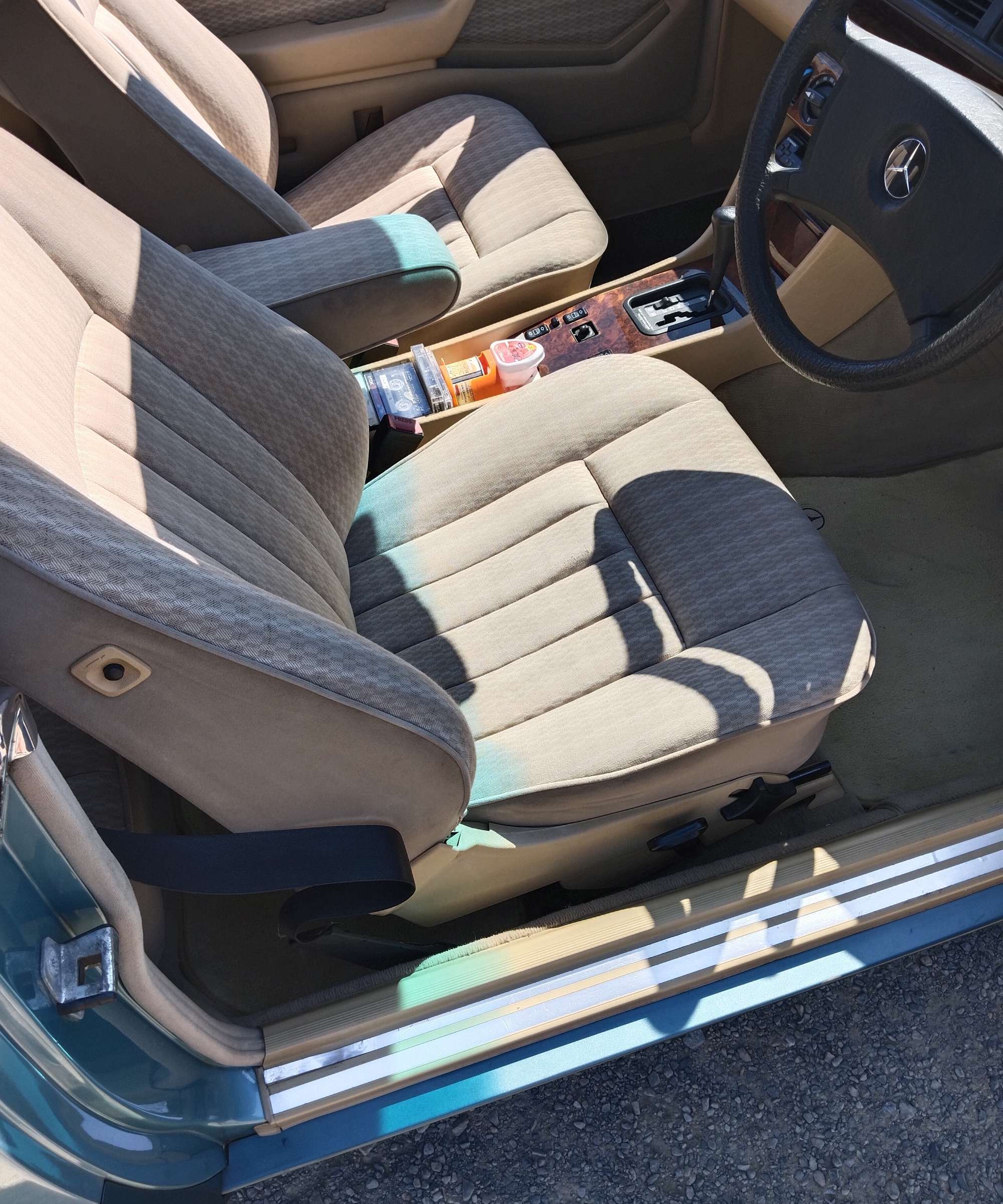 1990 Mercedes-Benz 230CE (W124)