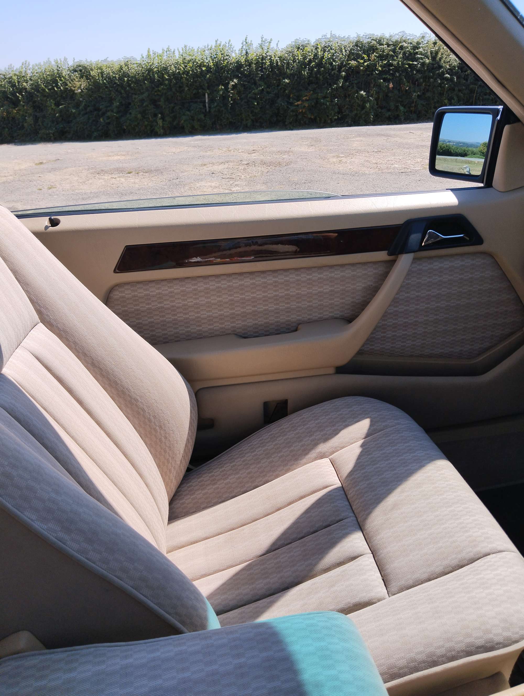 1990 Mercedes-Benz 230CE (W124)