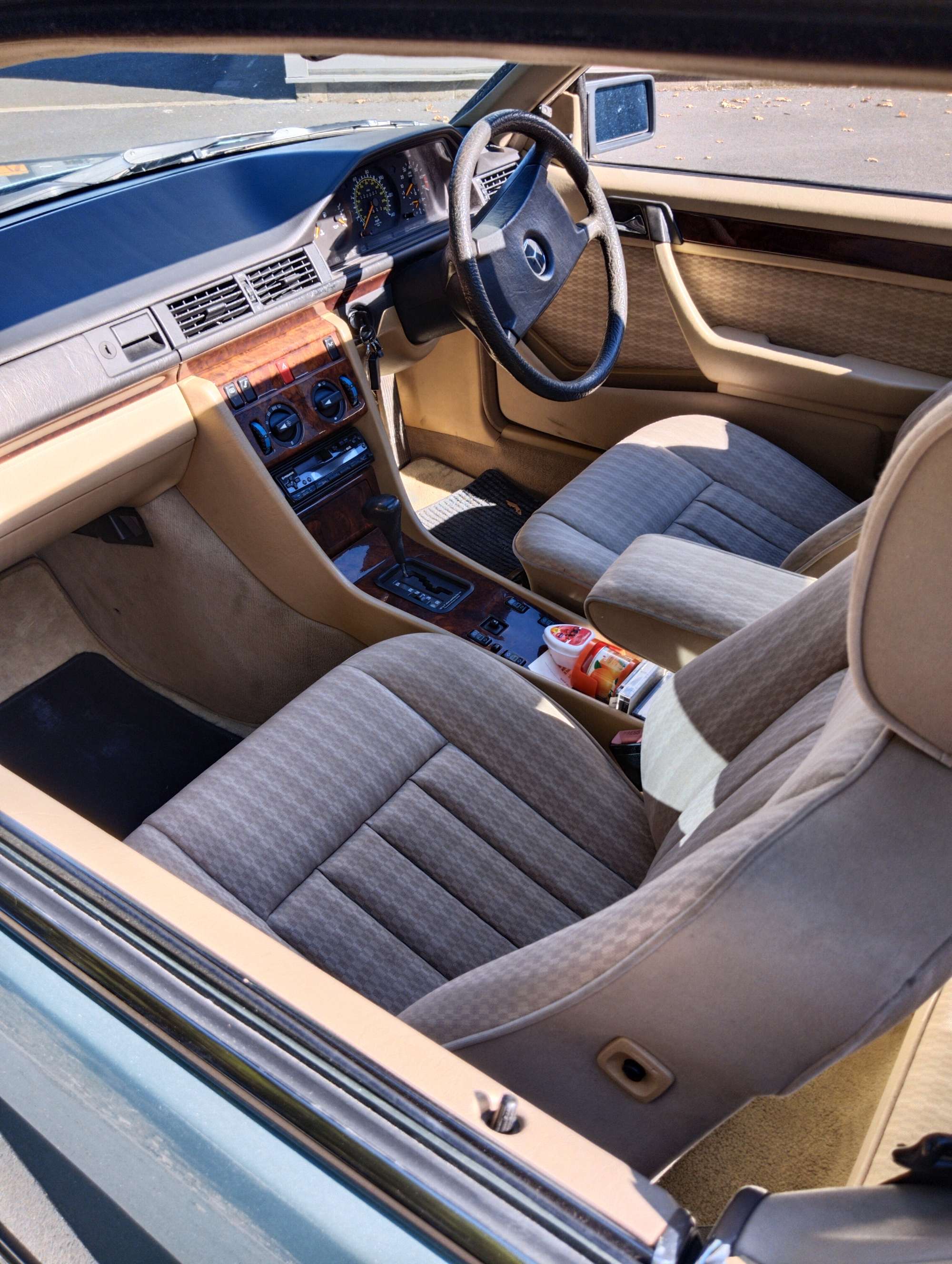 1990 Mercedes-Benz 230CE (W124)