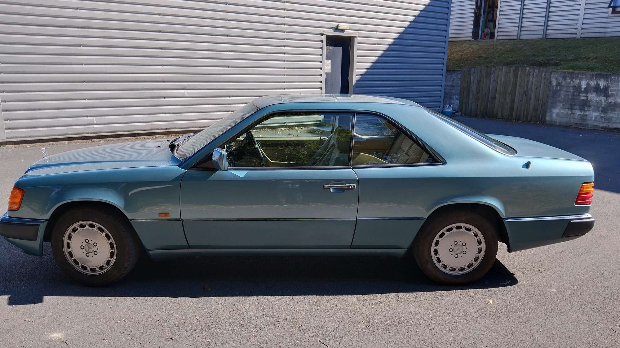 1990 Mercedes-Benz 230CE (W124)