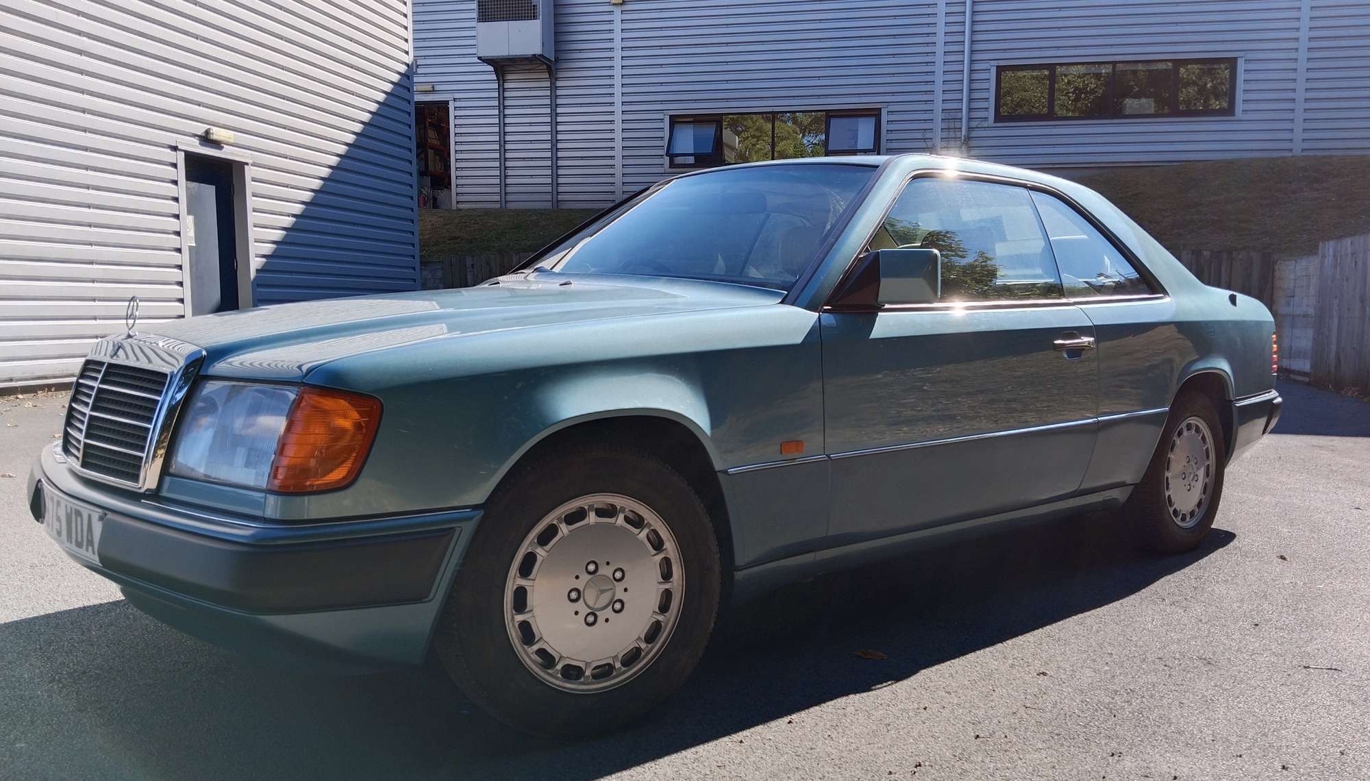 1990 Mercedes-Benz 230CE (W124)