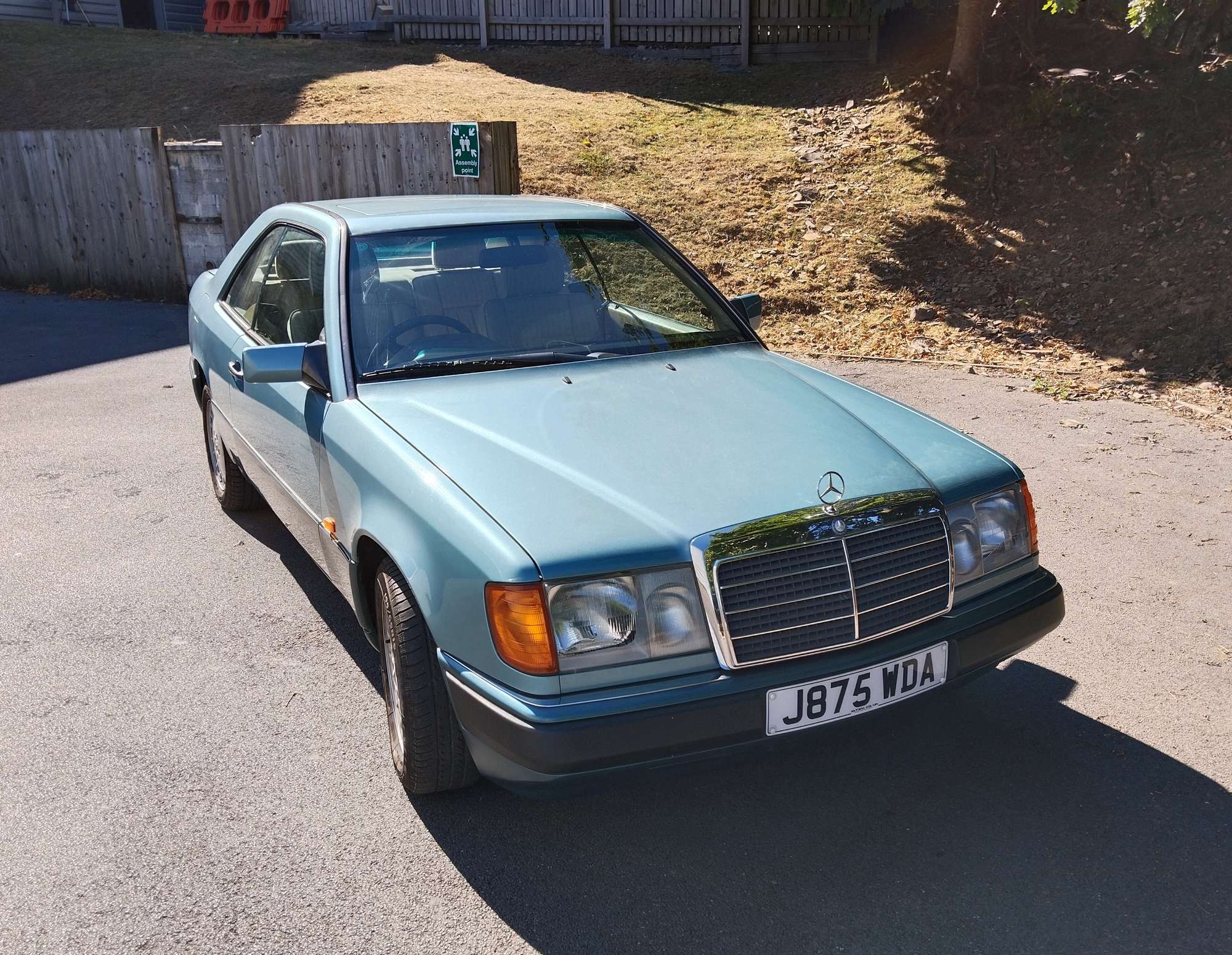 1990 Mercedes-Benz 230CE (W124)
