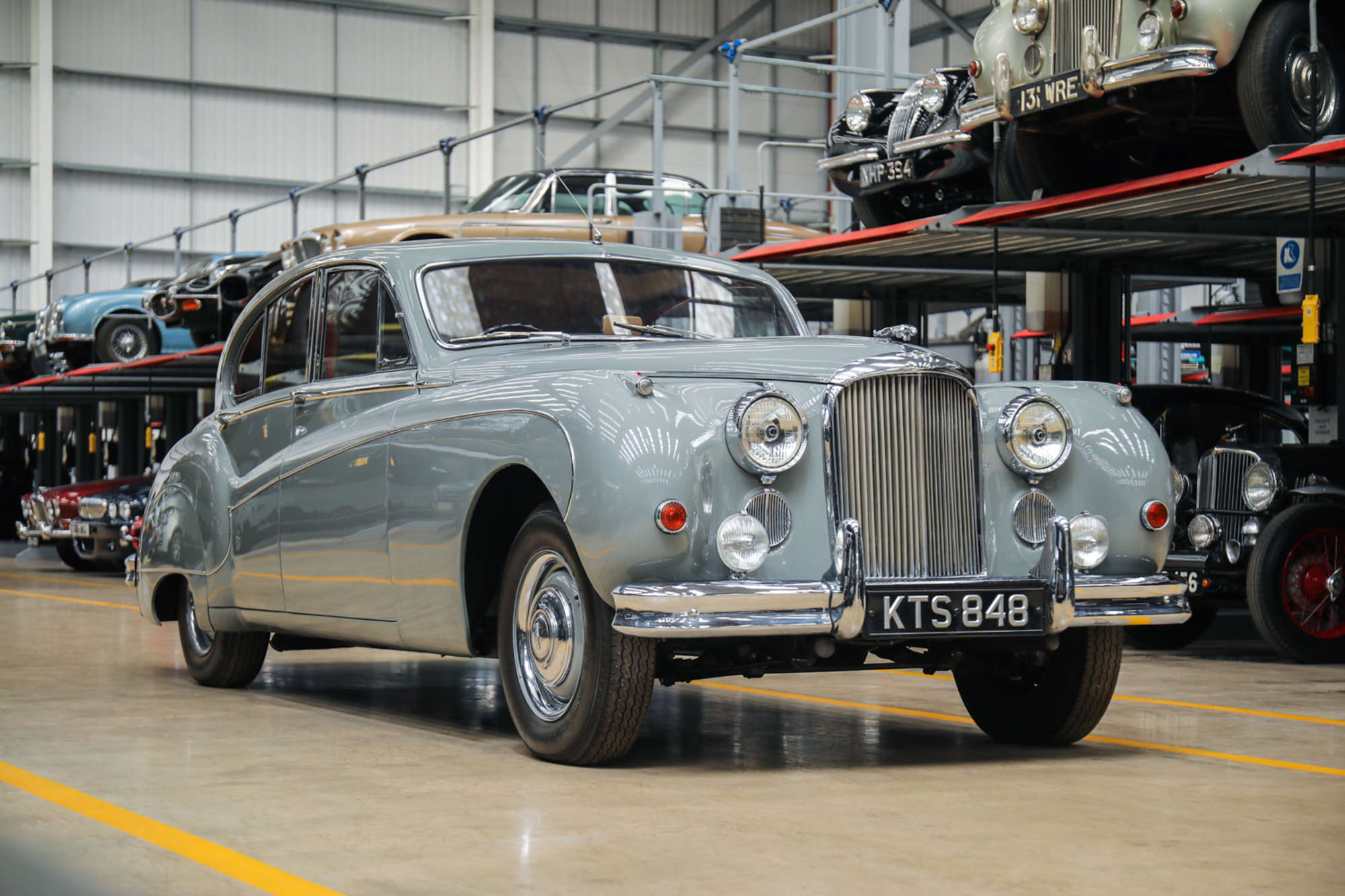 クラシックカー 9台＆The Classic Cars of the 60's 1960 Jaguar MK IX Saloon | Beverly Hills Car Club