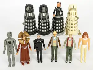 Dapol Doctor Who loose action figures including The Seventh Doctor, Cyberman, Davros, Mel Bush, Cardinal Borusa, and The Master, condition generally Good to Ex