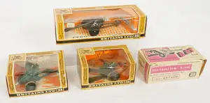 Britains 'Gun Models' Range - A Group of Boxed Artillery Pieces. Comprising: 2 x Set 9724 '105mm Pack Howitzer' & Set 9732 'German Field Gun PAK 38'.