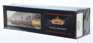 Bachmann 32-900A 2-car Class 108 DMU in BR green with speed whiskers