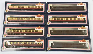 Bachmann OO Gauge group of 8x Boxed Coaches to include