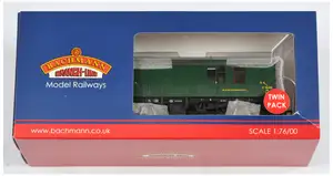 Bachmann Branchline OO gauge 38-528Y BR Mk1 Horse Box Twin Pack, finished in Southern Region green, produced exclusively for The Model Centre. Conditions appea