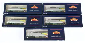 Bachmann Branchline OO HHA group of wagons to include 38-030, 38-030A & 38-031 variants. Conditions appear Near Mint to Mint in Excellent Plus boxes.