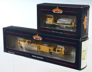 Bachmann OO Gauge pair of BR Yellow Permanent Way Plant Items comprising