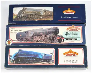 Bachmann Branchline OO Gauge 31-959 A4 Class 4-6-2 no. 26 “Miles Beevor” in LNER garter blue livery, 31-554 V2 Class 2-6-2 no. 60903 double chimney in BR g