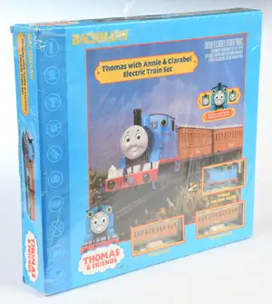 Bachmann (China) Thomas & Friends HO/OO Gauge “Thomas with Annie & Clarabel Electric Train Set”, Item No. 00642