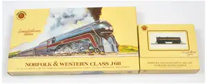 Bachmann HO Gauge 41-0657-A4 Norfolk & Western Class J 611 Streamlined Steam Locomotive and Tender, together with 43-1095A4 Auxiliary Water Tender, both in Nor