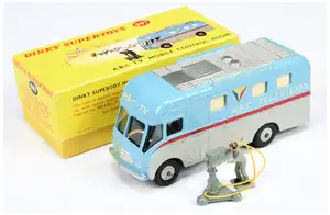 Dinky Toys 987 “ABC TV” Mobile Control Room – Two-Tone blue/grey including supertoy hubs, red flashes, comes with camera, figure and lead – Good Plus b