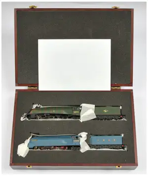 Bachmann Branchline OO Gauge Mallard Presentation Set containing 2 x models of the locomotive (1) LNER 4468 in blue with straight (pre-war) valance and (2) BR 