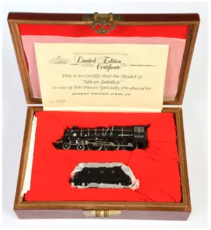 Bachmann Branchline OO Gauge 31-150 Limited Edition 4-6-0 Loco and Tender LMS Jubilee Class "Silver Jubilee" No. 5552, please note the metal numbering has been