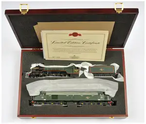 Bachmann Branchline 30-090 (Limited Edition) 15th Anniversary Set containing 4-6-2 BR A1 Class Steam Locomotive No. 60143 "Sir Walter Scott" and 1Co-Co1 BR gre