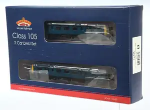 Bachmann OO Gauge 31-535 2-car Class 105 DMU in BR blue